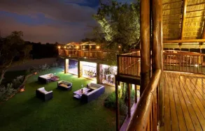 Maatskappy 1 beeld THE BLADES Hotels - Tourist in Pretoria GP