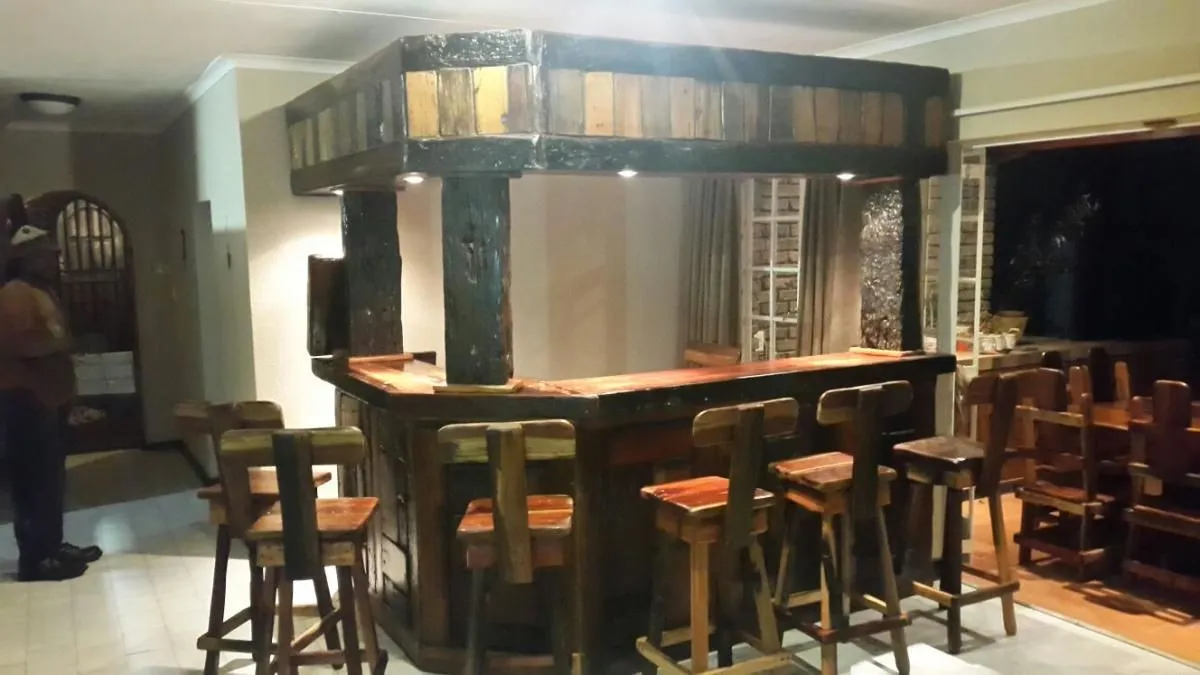 Maatskappy 3 beeld ROUGH STUFF SLEEPER FURNITURE