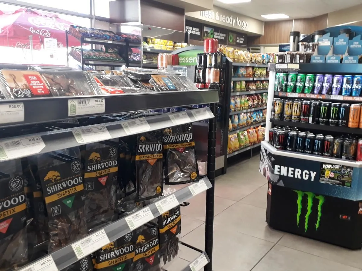 Maatskappy 9 beeld FRESHSTOP AT CALTEX LA ROCHE