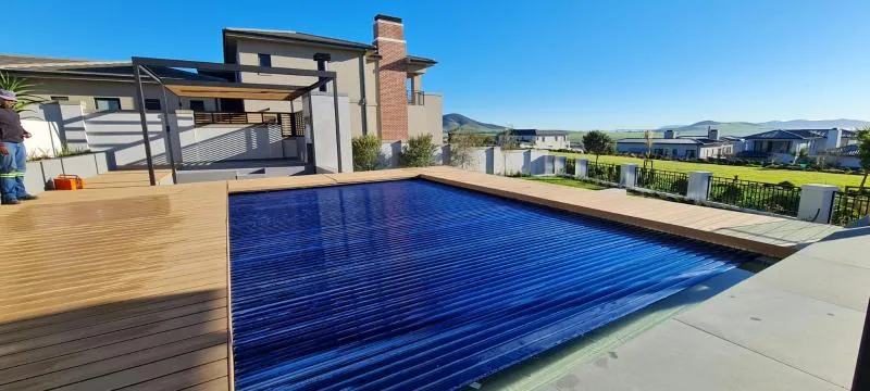 Maatskappy 4 beeld DESIGNER POOL COVERS CAPE TOWN